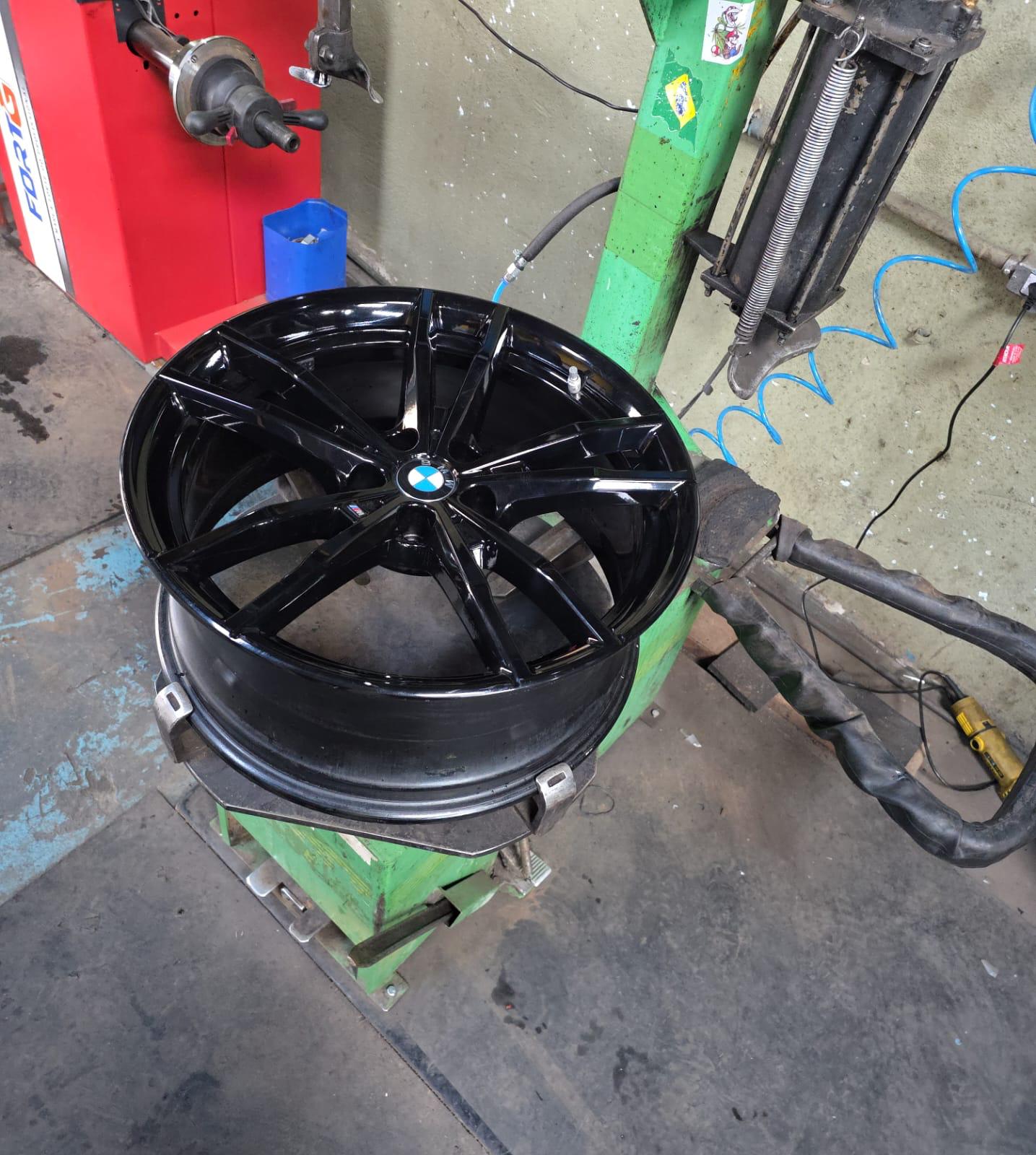 Roda BMW com pneu Pirelli